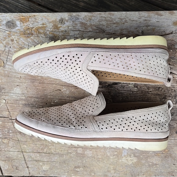 Franco Sarto Perforated Beige Ladies Loafers. Size 6M. Good Condition. - Picture 5 of 13